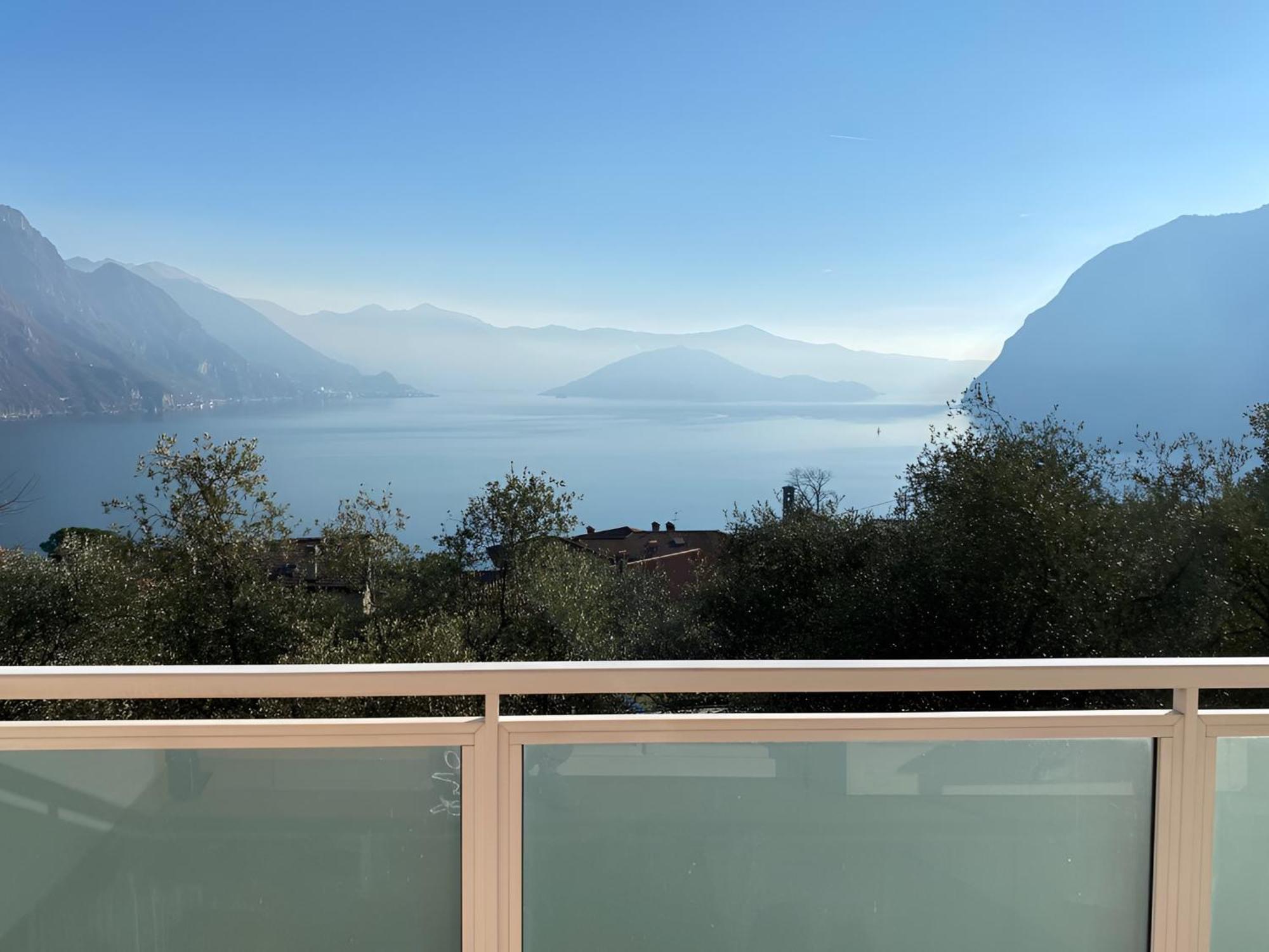 Happy Guest Apartments - Blue Apartment Riva di Solto Exterior photo